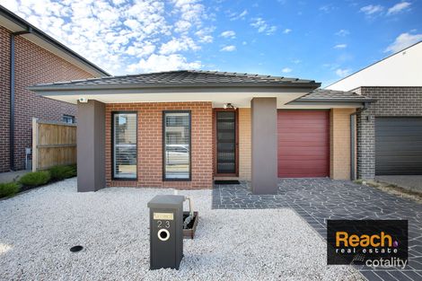 Property photo of 23 Milliners Avenue Keysborough VIC 3173