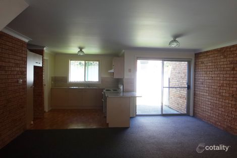 Property photo of 2/11 Floribunda Close Warabrook NSW 2304