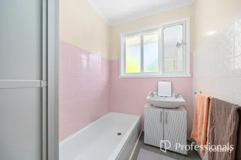 Property photo of 6 Robert Court Croydon VIC 3136