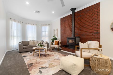 Property photo of 11 Eucalypt Court Langwarrin VIC 3910