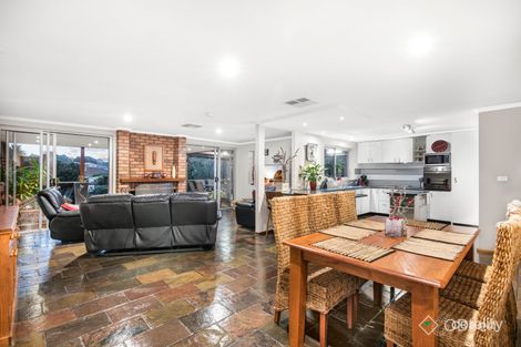 Property photo of 4 Mossvale Close Endeavour Hills VIC 3802