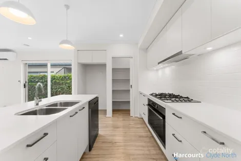 Property photo of 21 Baseline Way Clyde VIC 3978