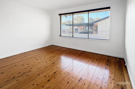 Property photo of 57 Grevillea Crescent Berkeley Vale NSW 2261