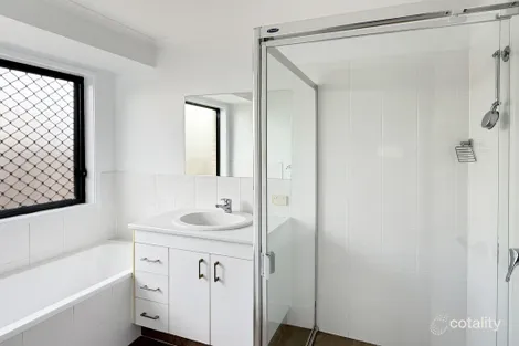 Property photo of 2/86 Valentine Circuit Augustine Heights QLD 4300