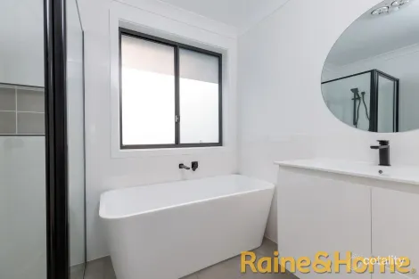 Property photo of 125A Champagne Drive Dubbo NSW 2830