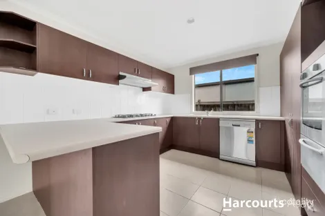 Property photo of 10 Tipperary Circuit Pakenham VIC 3810