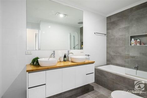 Property photo of 2 Scullin Court West Wodonga VIC 3690