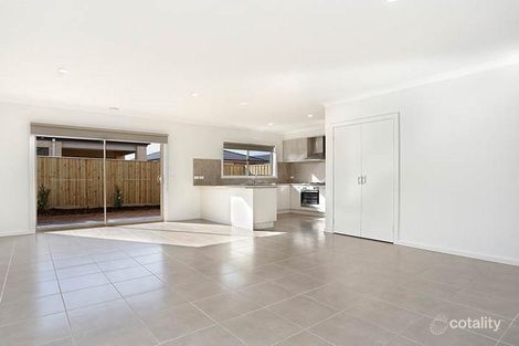 Property photo of 10 Amira Road Greenvale VIC 3059