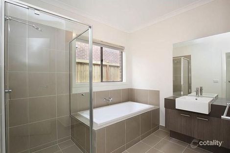 Property photo of 63 Thoroughbred Drive Clyde North VIC 3978