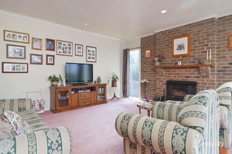 Property photo of 21 Hilledge Lane Mooroolbark VIC 3138