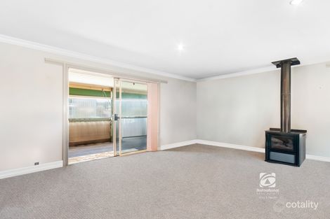 Property photo of 4 Banksia Court Lakes Entrance VIC 3909