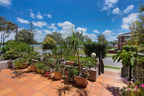 Property photo of 1/7 Esplanade West Paradise Point QLD 4216