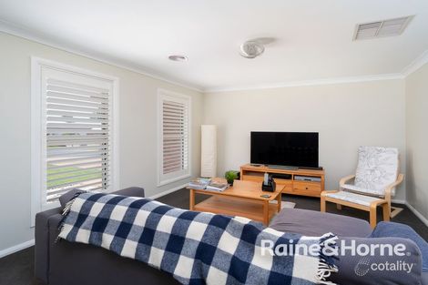 Property photo of 2/19 Clarence Place Tatton NSW 2650