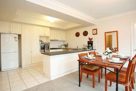 2/10 Railway Cres, Croydon, VIC 3136
