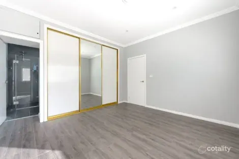 Property photo of 33 Chisholm Crescent Bradbury NSW 2560