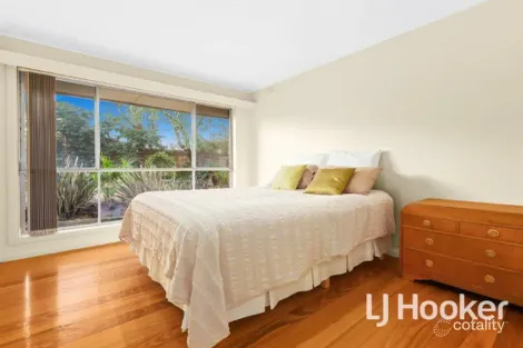 Property photo of 6 Waroona Court Pakenham VIC 3810