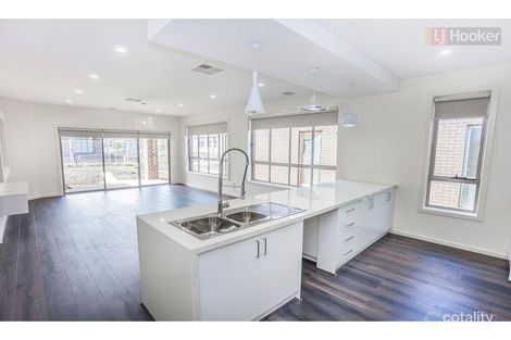 Property photo of 672 Grand Boulevard Mickleham VIC 3064