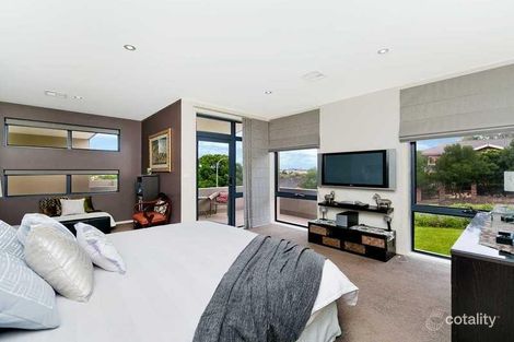Property photo of 16 Woodhill Link Jerrabomberra NSW 2619
