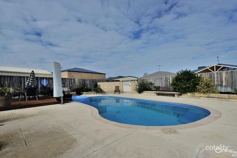 Property photo of 3 Lutea Road Halls Head WA 6210