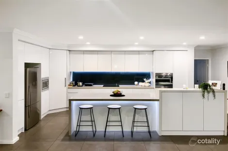 Property photo of 8 Elizabeth Street Beachmere QLD 4510