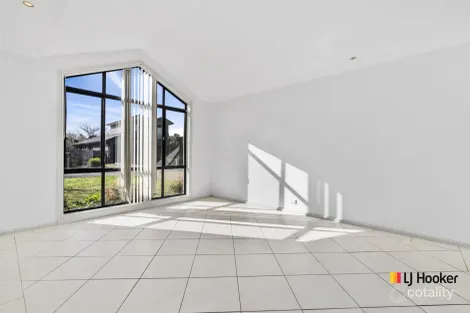 Property photo of 8 Hanworth Street Amaroo ACT 2914