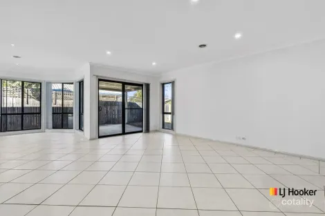 Property photo of 8 Hanworth Street Amaroo ACT 2914