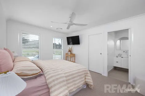 Property photo of 88 Indigo Drive Lloyd NSW 2650