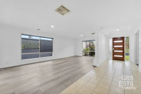 Property photo of 7 Towerhill Boulevard Lynbrook VIC 3975