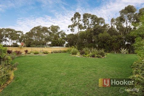 102 Waradgery Dr, Rowville, VIC 3178