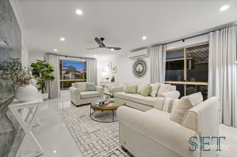 Property photo of 4 Harwood Place Parkinson QLD 4115