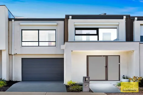 Property photo of 14 Pippen Loop Deanside VIC 3336