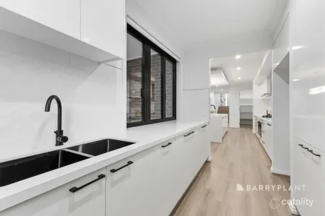 Property photo of 11 Sleeper Rise Garfield VIC 3814