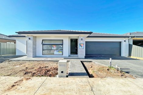 66 Hemingway Dr, Rockbank, VIC 3335