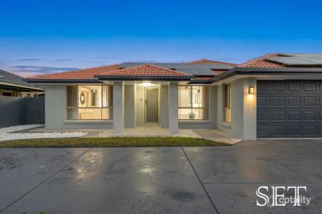 Property photo of 4 Harwood Place Parkinson QLD 4115