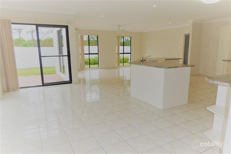 Property photo of 8 Oyster Cove Promenade Helensvale QLD 4212