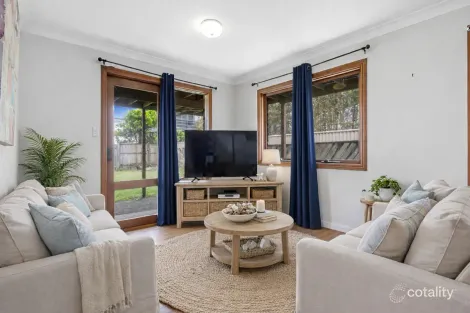 Property photo of 5 Surfside Crescent Pottsville NSW 2489