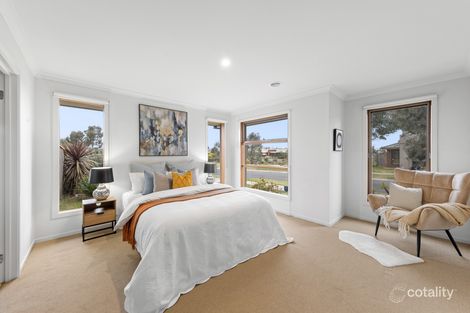 Property photo of 8 Amaroo Walk Werribee VIC 3030