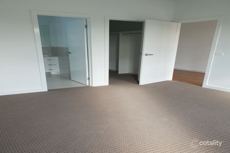 Property photo of 40 Ramornie Loop Wollert VIC 3750