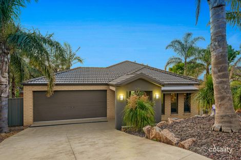 Property photo of 3 Fable Way Cranbourne East VIC 3977