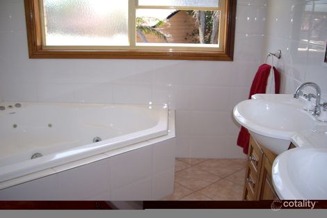 Property photo of 33 Eureka Avenue Kiama Downs NSW 2533