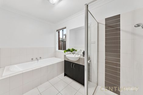 Property photo of 136 Webster Way Pakenham VIC 3810