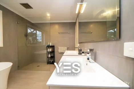 Property photo of 32 Lemana Crescent Mount Waverley VIC 3149