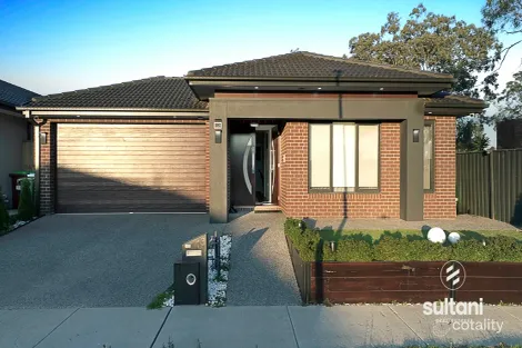 13 Glow Way, Clyde North, VIC 3978