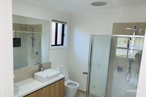 Property photo of 32 Cochrane Avenue Mickleham VIC 3064