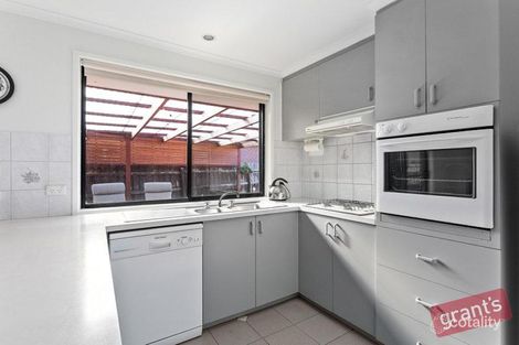 Property photo of 5 Warwickshire Court Narre Warren VIC 3805