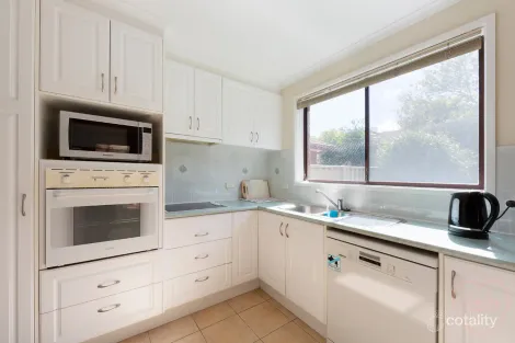 Property photo of 8 Burge Close Holt ACT 2615