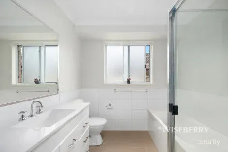 Property photo of 3 Kelat Avenue Wadalba NSW 2259