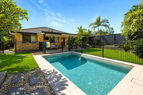 14 Elimbah St, Pacific Pines, QLD 4211