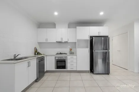 Property photo of 2/24 Ryrie Grove Wollert VIC 3750