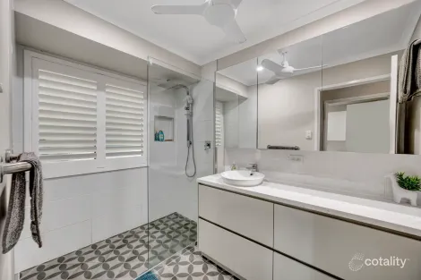 Property photo of 32 Kayleen Court Burdell QLD 4818